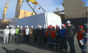En Puerto Las Losas: Autoridades regionales visitan desembarco de equipamiento de nuevo parque eólico de Atacama
