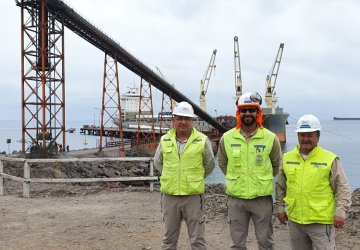 Puerto Las Losas recibe mega estructura para la construcción de parque eólico en Atacama